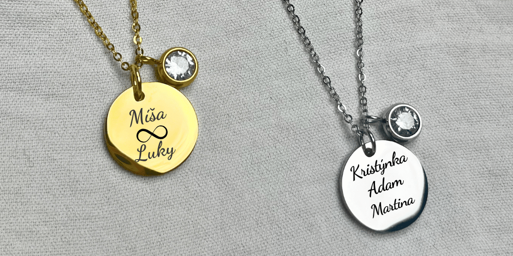 Náhrdelníky se zirkonem a gravírováním