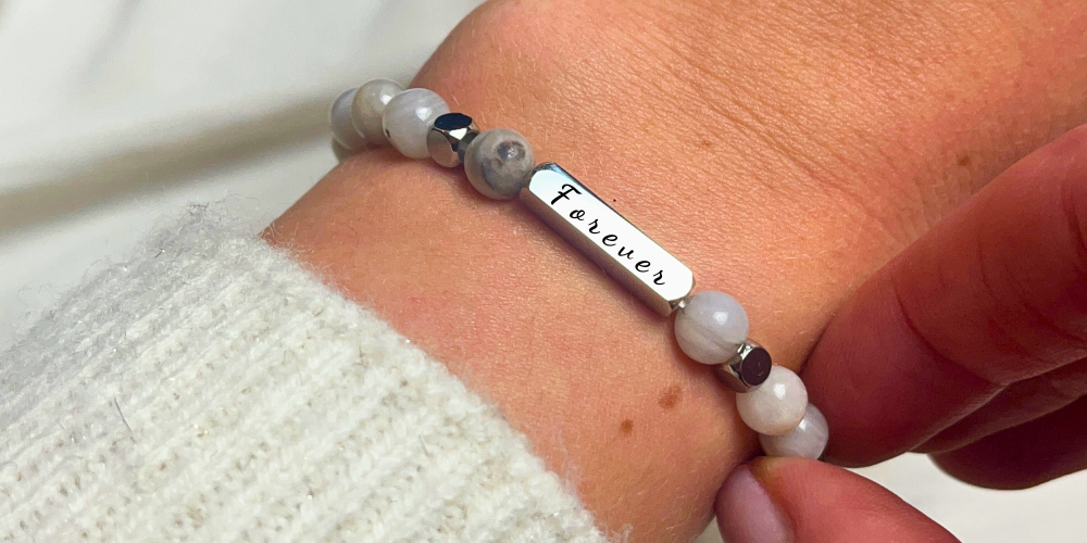 Korálkové náramky s gravírováním