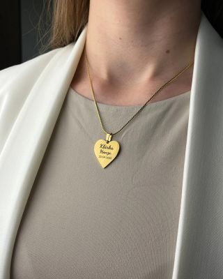 💗 Náhrdelník se srdíčkem ve zlaté variantě 💗 ✨ Náhrdelník patří mezi naše novinky. Nechte si na něj vygravírovat slova,...