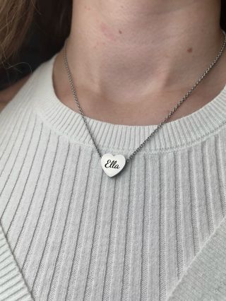 💙Novinka v naší kolekci!💙 💎Náhrdelník s gravírováním podle vašeho přání – jméno, datum, nebo osobní vzkaz. ✨...